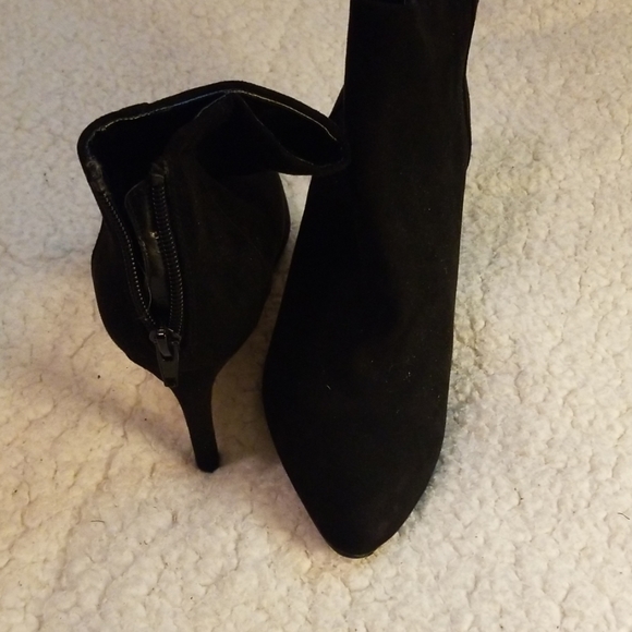 Shoes - Picture 1 of 3